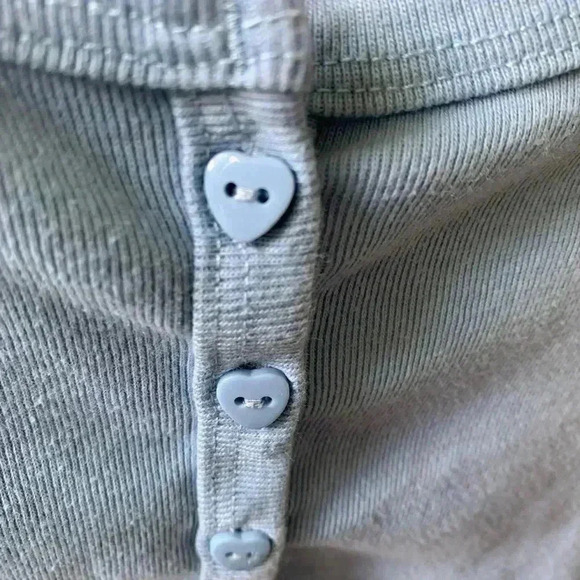 Hesperus crop top with front mock button in heart shape down front, cap sleeve - Picture 3 of 6